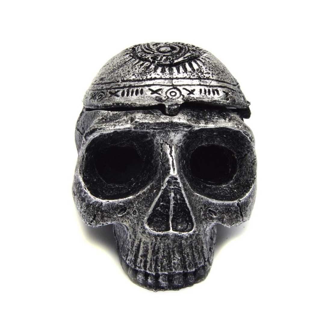 Декоративен пепелник във формата на череп с капак