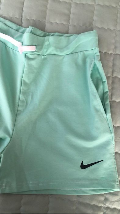 Дамски къси панталонки Nike
