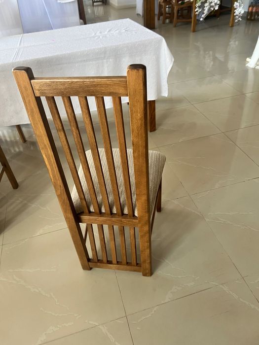 Scaune tapițate din lemn masiv