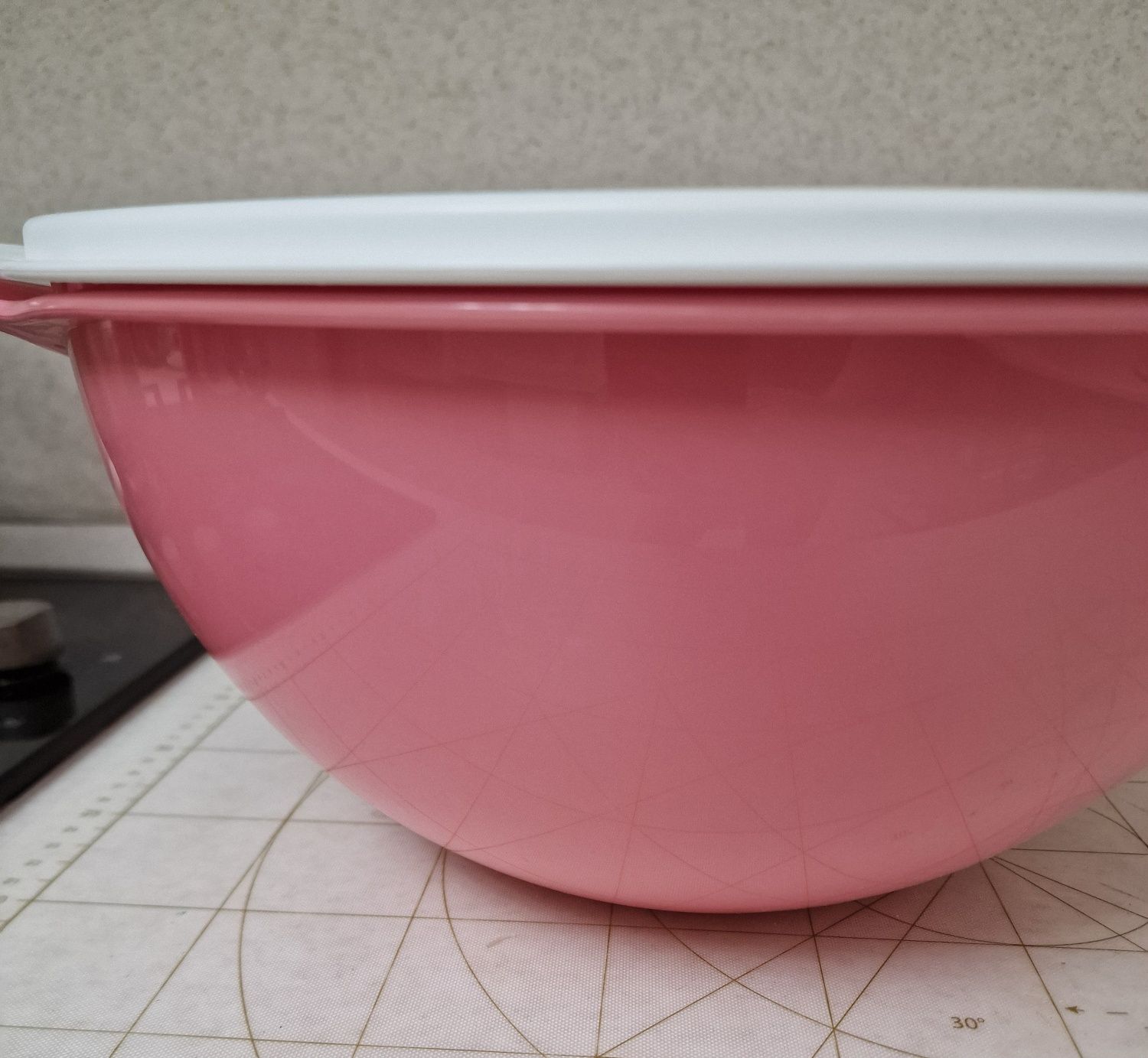 Продам новую чашу Tupperware