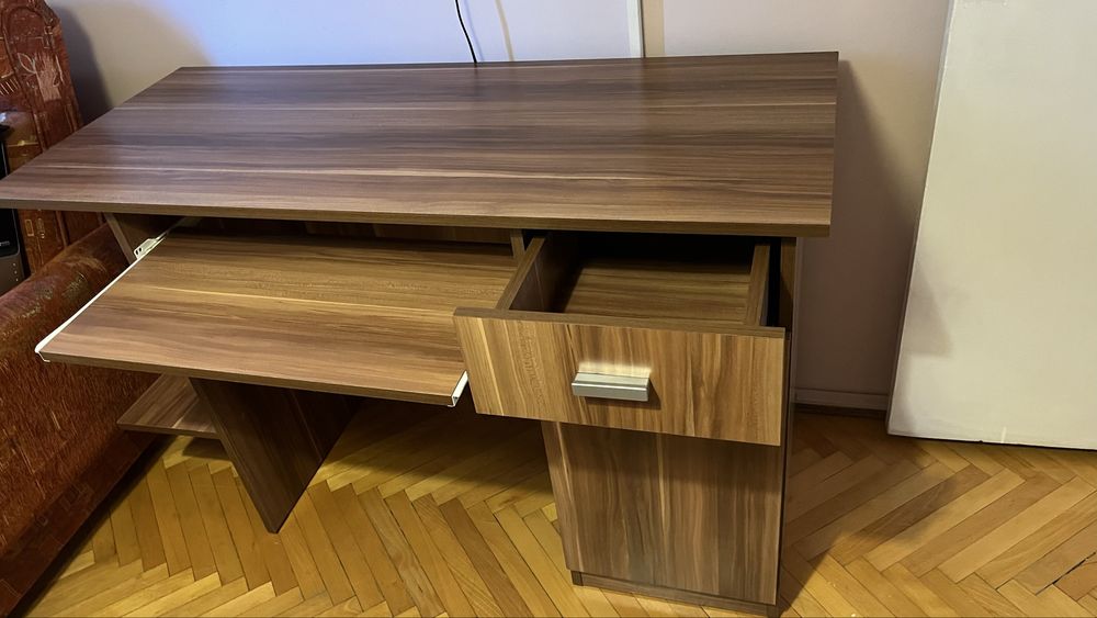 Birou de vanzare, 100ron.