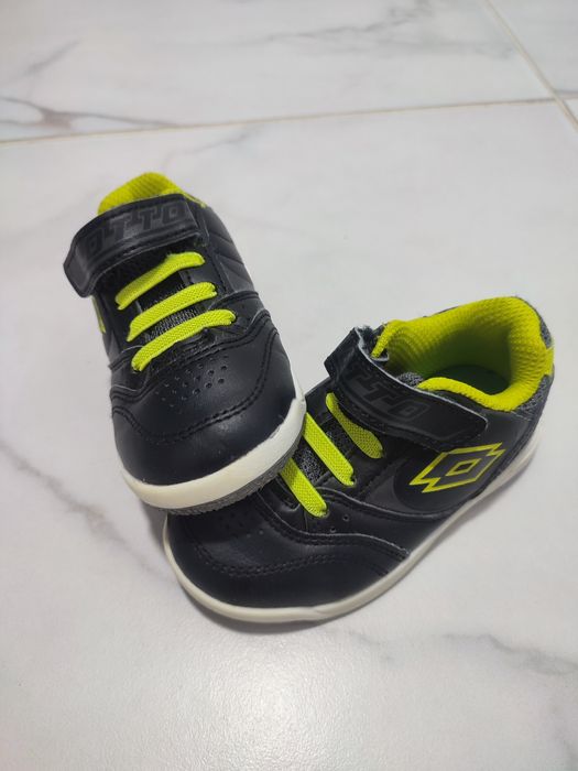 Adidași Lotto mărimea 22