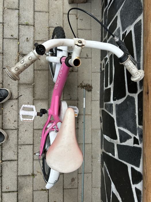Bicicleta roz pentru copiu