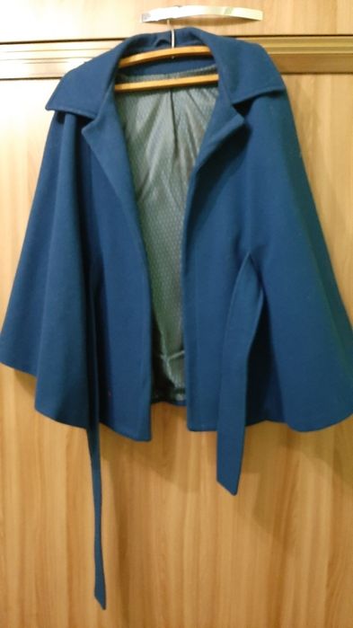 Продаю пальто-накидка демисезонное.