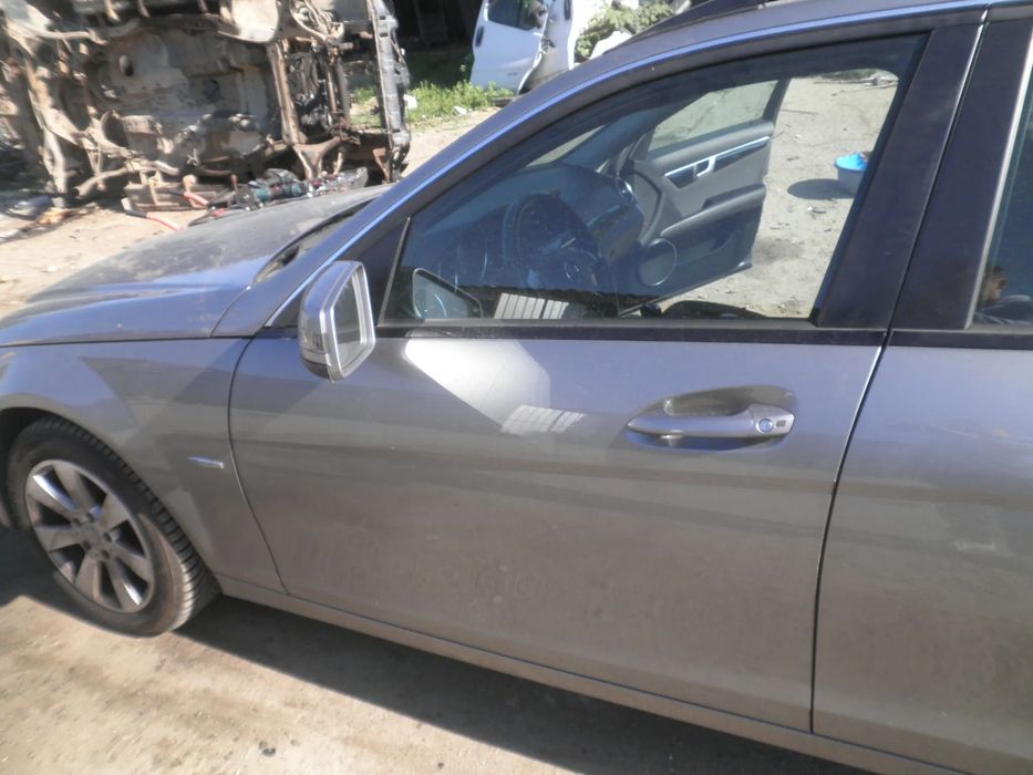 Usa / Portiera stanga / Dreapta Fata Mercedes C Class W204