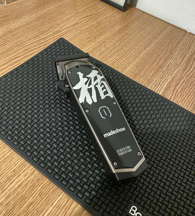 Vând masină de tuns aproape noua !!