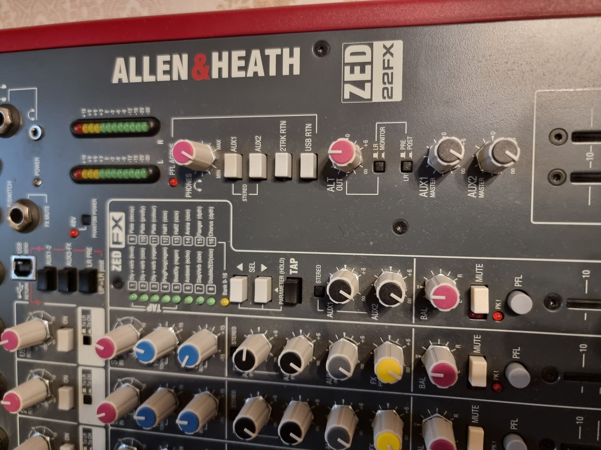 Пульт Allen Heath ZED 22FX