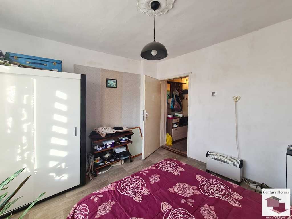 105583 Eтаж от къща с дворче в кв. Акация, гр. Велико Търново