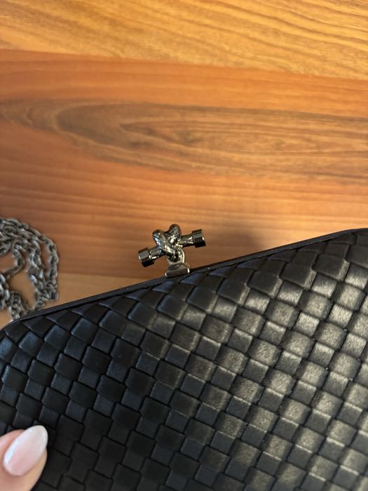 Дамски клъч по модел на Bottega Veneta