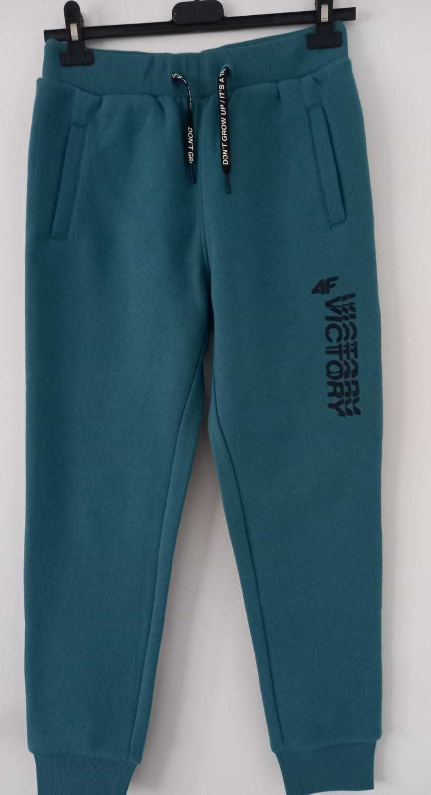 Pantaloni 4F Jogger de monton 152