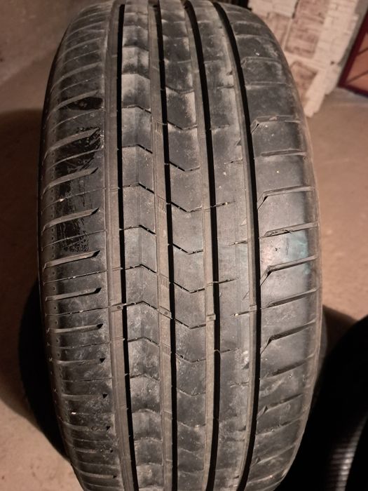 Vând 4 anvelope Vredestein 225*55* ZR17 / 7mm