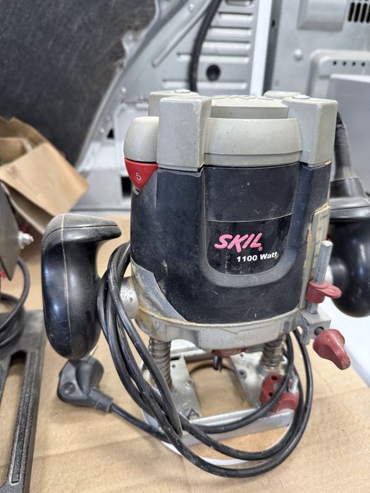 Продавам два електроинструмента в работещо състояние: