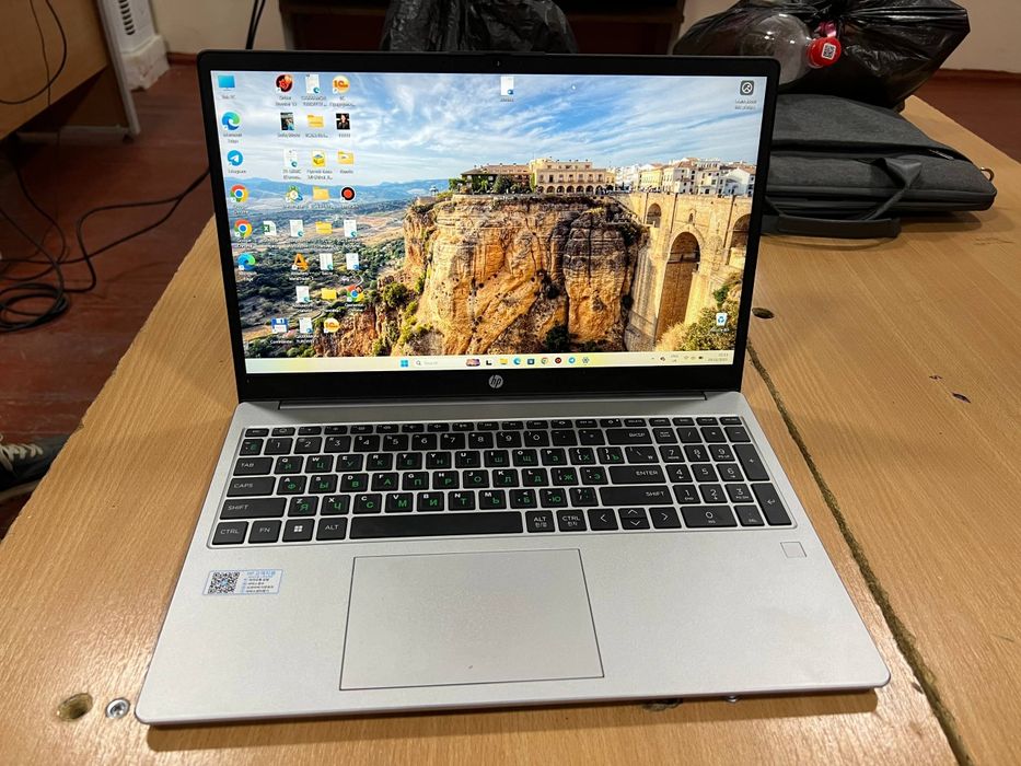 Noutbook HP Ryzen 5 7530 sotiladi