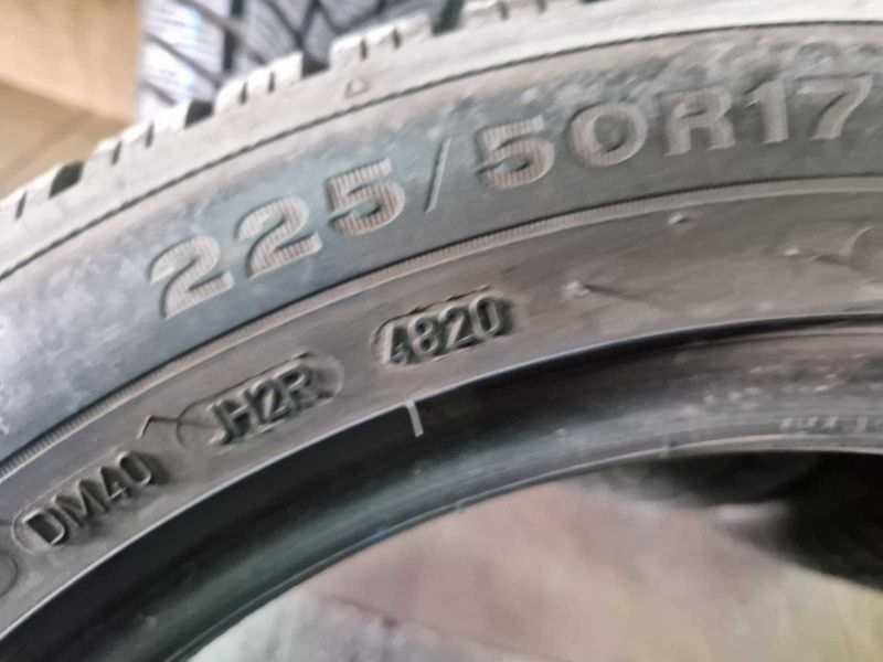 4 Dunlop R17 225/50
зимни гуми 
DOT4820