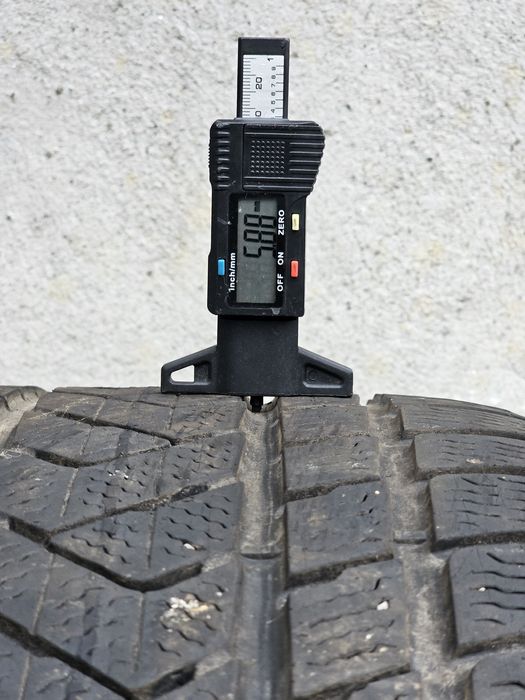 Vând   o anvelope de iarna pirelli  305 40 20  / 1921