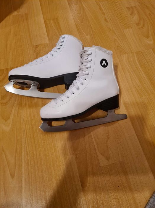 Vând patine, patinaj artistic, marimea 36