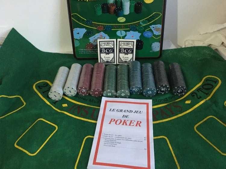Trusa Poker 200 Jetoane Inscriptionate în Cutie Metalica. SIGILAT!