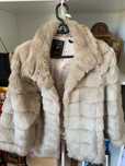 Страхотно палтенце Guess