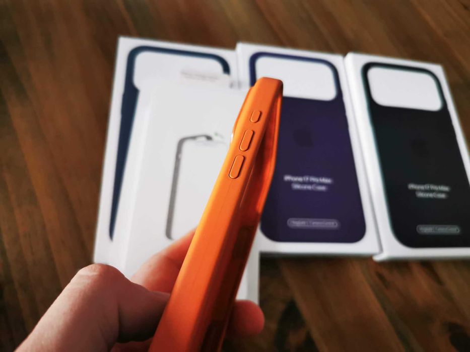 Husa silicon cu cip si Magsafe + folie sticla ecran Iphone 17 PRO Max