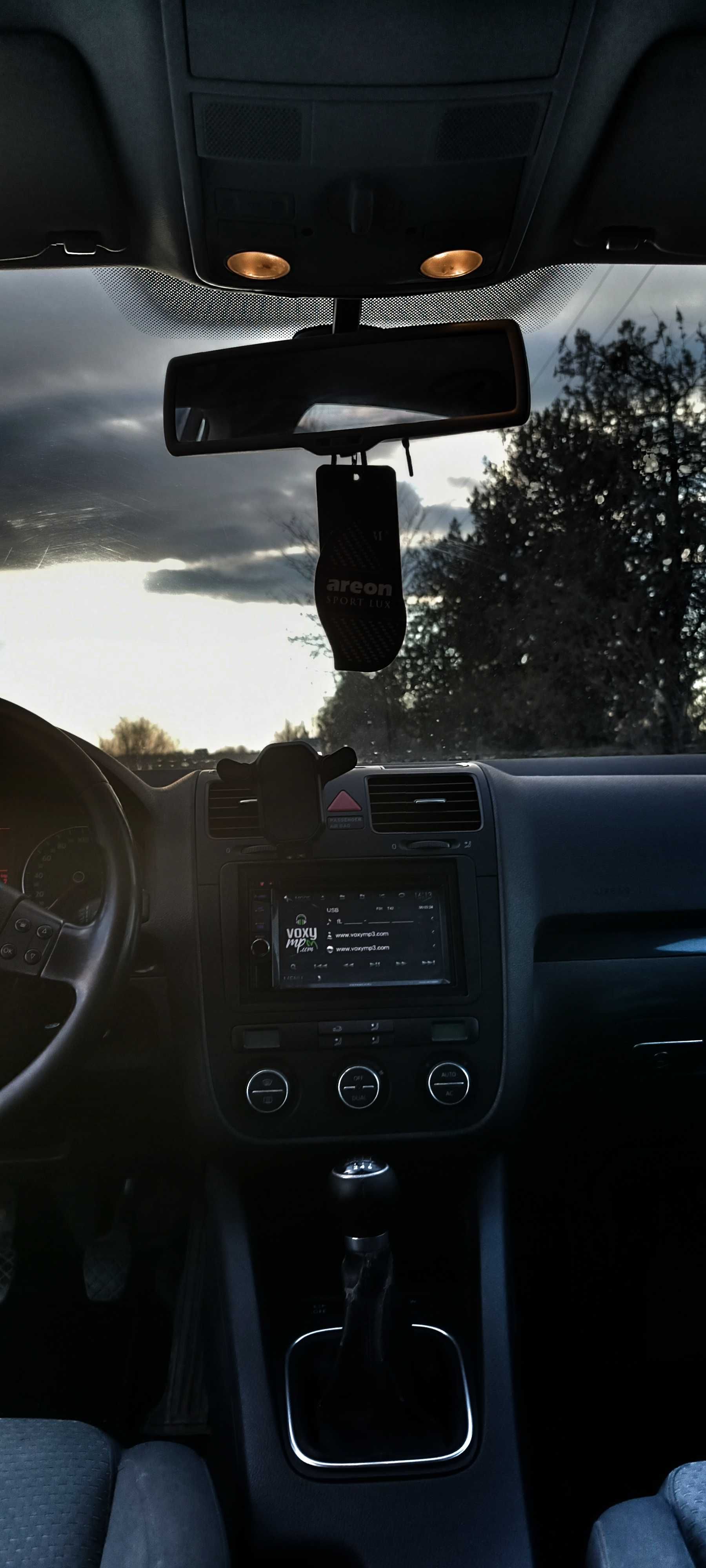 Продавам Volkswagen GOLF 5