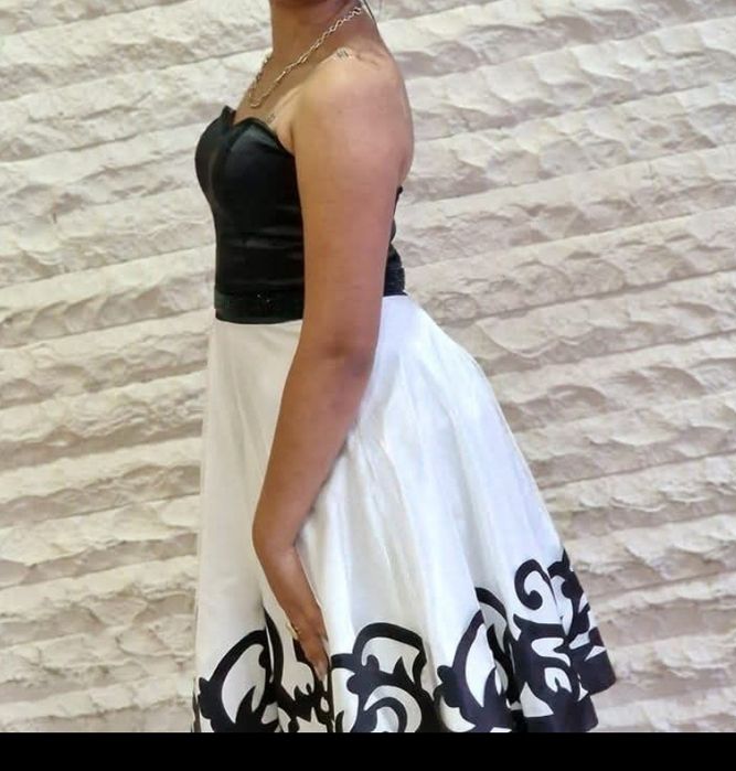 Офицялна къса рокля