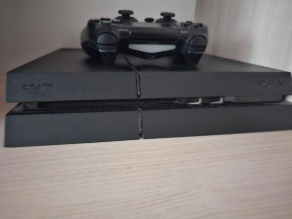 Vând Ps4 slim 500GB