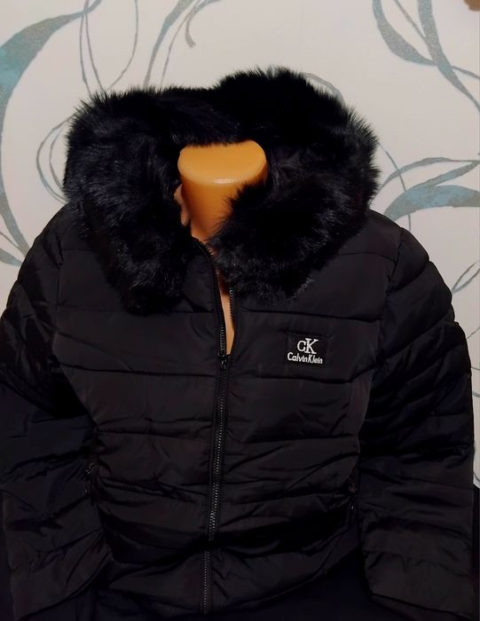Geaca dama Calvin Klein.