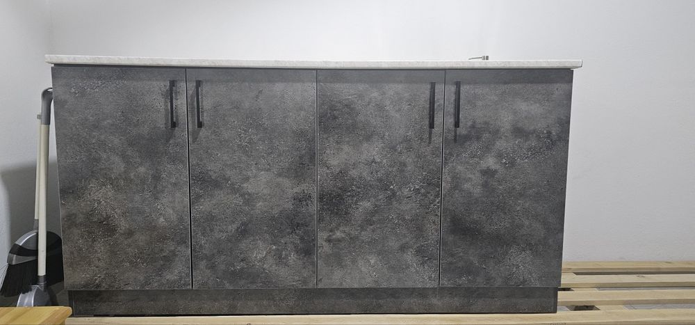 Кухонная мойка с тумбой