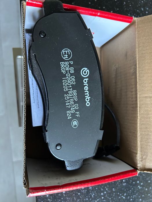 Продавам предни накладки рено мастер 3