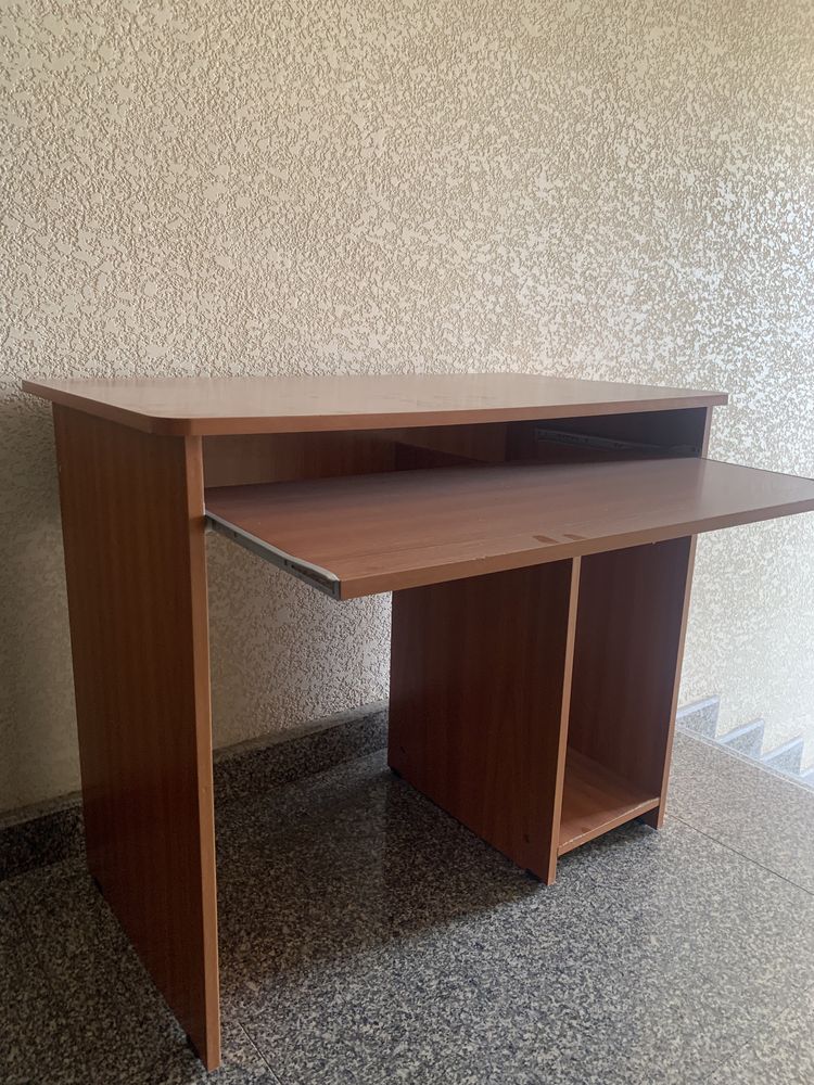 Продам компьютерный стол
