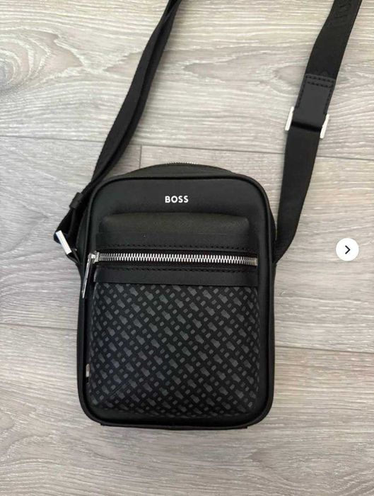 Hugo Boss Erkaklar sumkalari yuqori sifat Dostavka bor