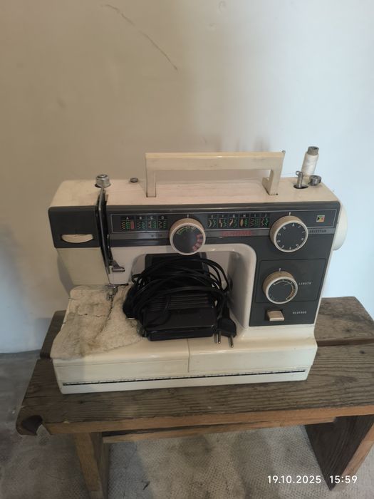 Продам швейную машинку Janome 392