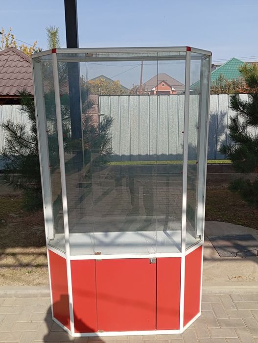 Продам шкаф стеклянный