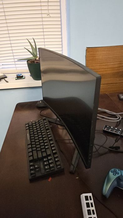 Monitor curbat asus tuf gaming 23.8 inch