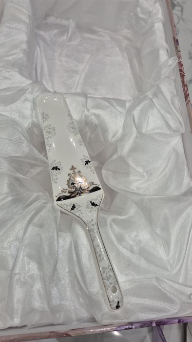 Процеланов сервиз за торта