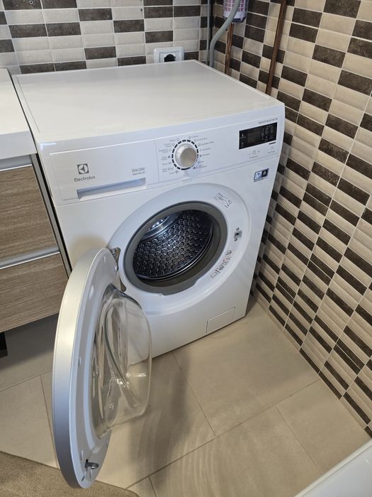 Masina de spalat rufe cu uscator Electrolux EWW1685w
