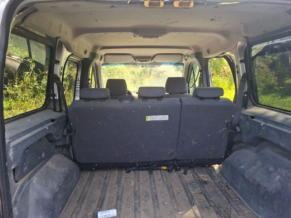 Vând Ford tourneo