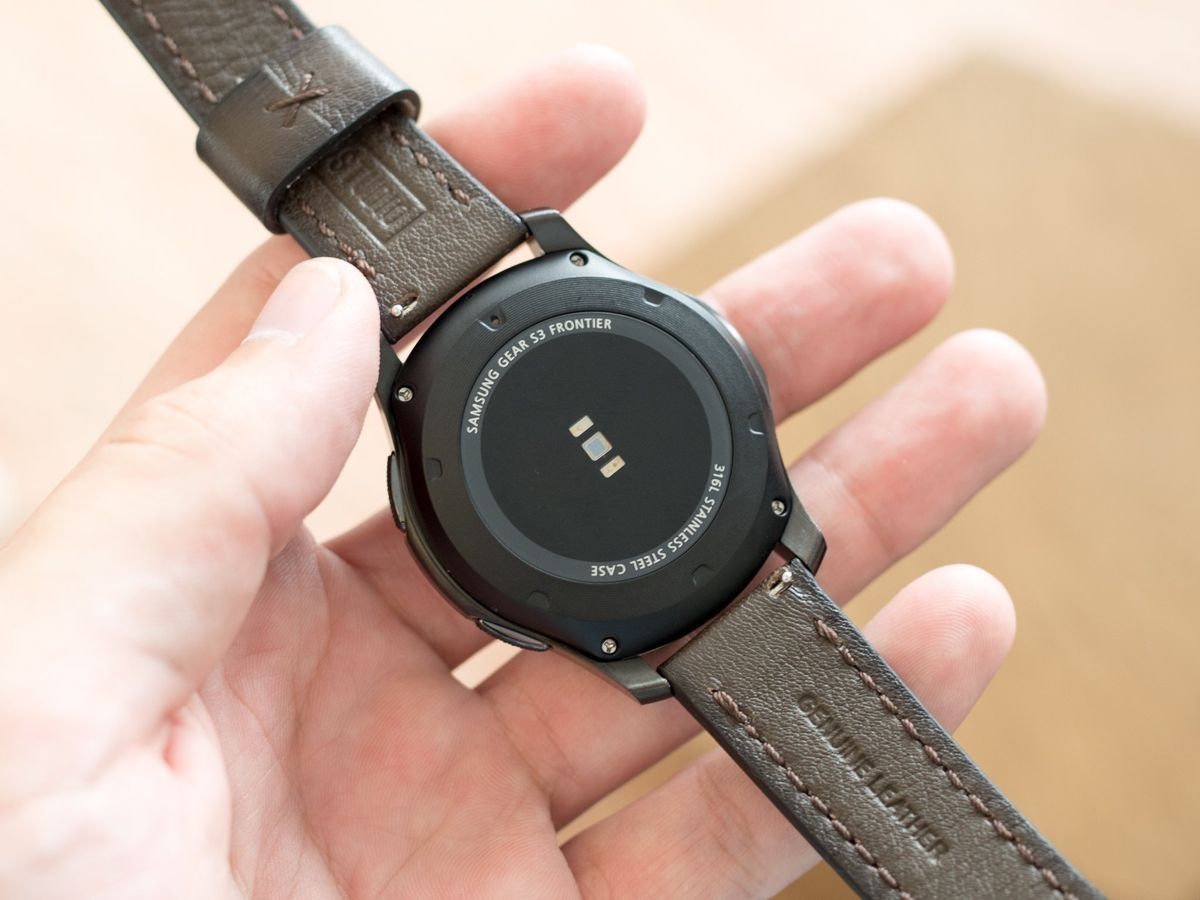 Samsung Gear S3 Classic + подарок 3 ремешка (обмена нет)