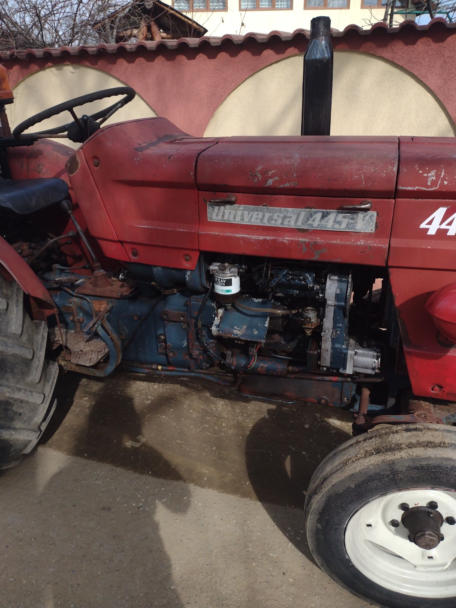 Tractor universal viticol vr 445
