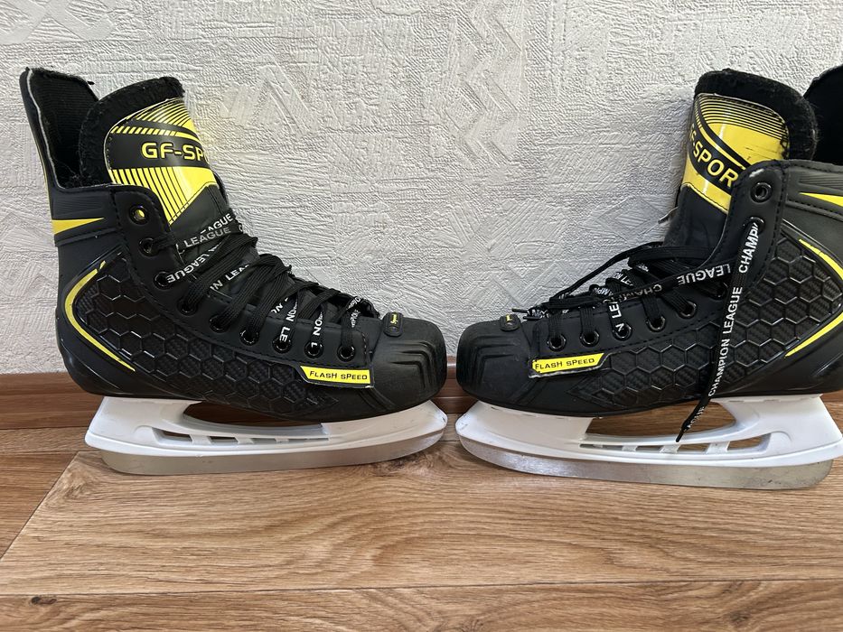 Продам коньки хокейные 40 размер