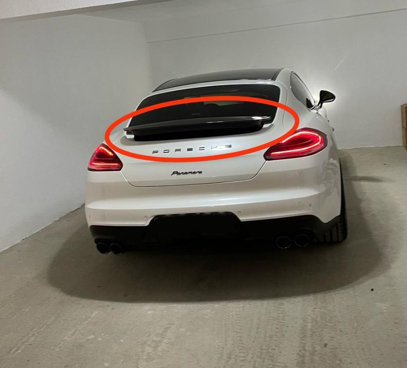 • Заден прибиращ се спойлер за Porsche Panamera от въглеродни влакна