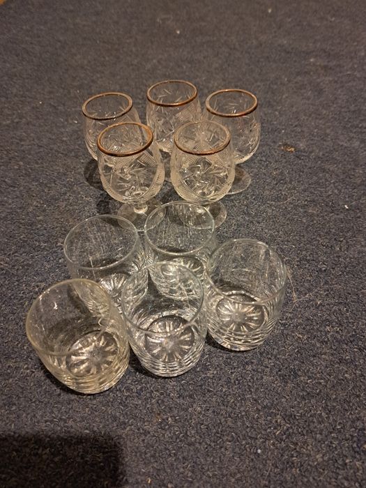 Отдам посуду за корм для кошек