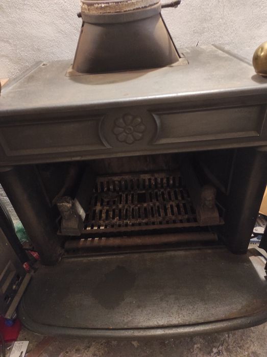 Șeminee soba pe lemne și pe gaz in stare buna de funcționare