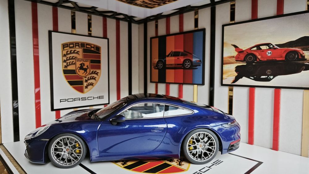 Minichamps Porsche 911 Carrera 4S 1:18