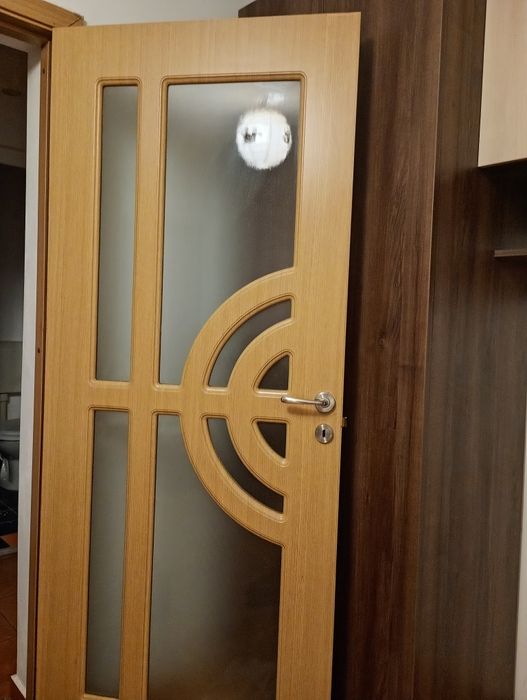 Vând ușa interior !