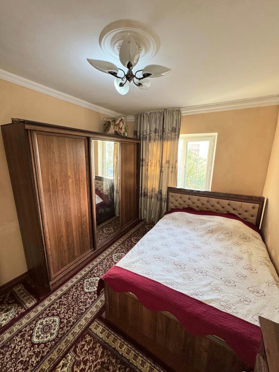 Продаётся 4-комнатная квартира в Сергелийском р-не. 94 м2. Метро рядом