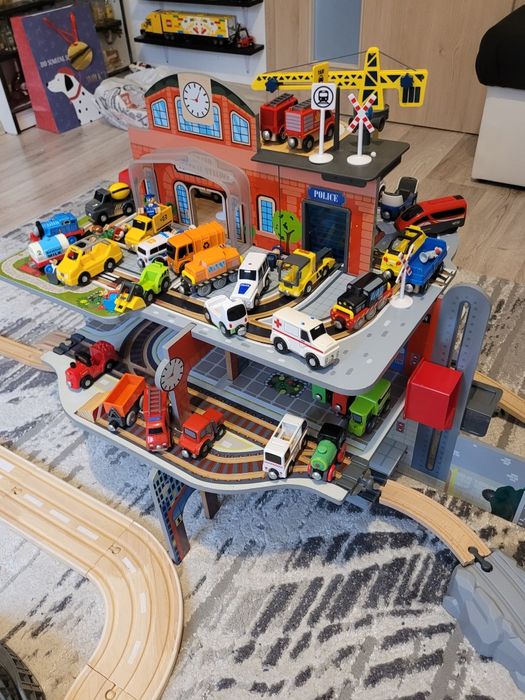 Gara sine tren extinsa.