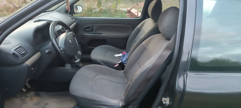 лек автомобил Reanut Clio 1,5 dci
