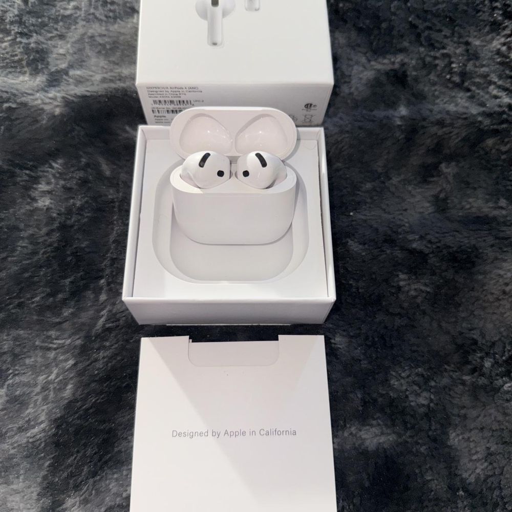 AirPods 4 active noise cancelling