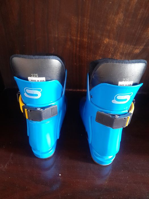 Продам детский лыжные ботинки